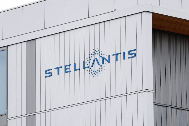 Stellantis to Invest €1 Billion in French Electric Vehicle Production, Macron Announces
