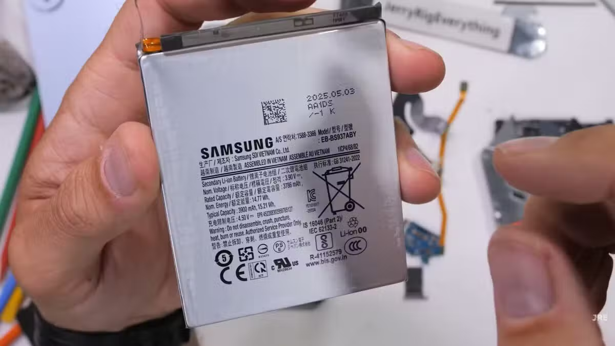 Galaxy S27 Ultra Rumored to Finally Break 5,000mAh Battery Limit After Seven Years